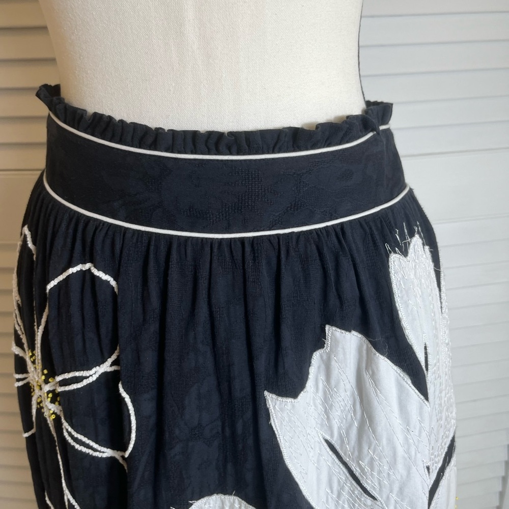 ANTHROPOLOGIE MAEVE TIERED FLORAL SKIRT BLACK & WHITE SIZE S NWT - Picture 10 of 14